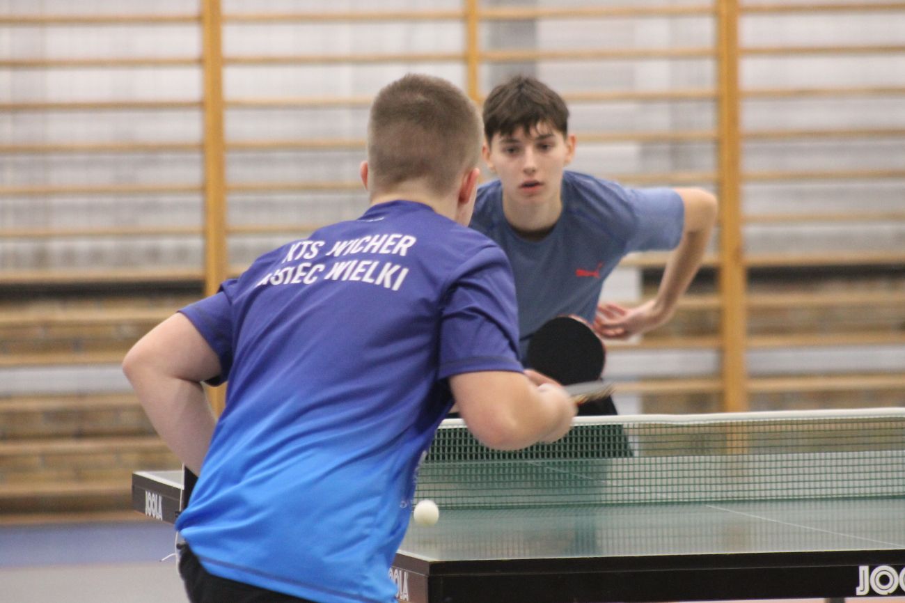 Mikołaj przy tenisowym stole