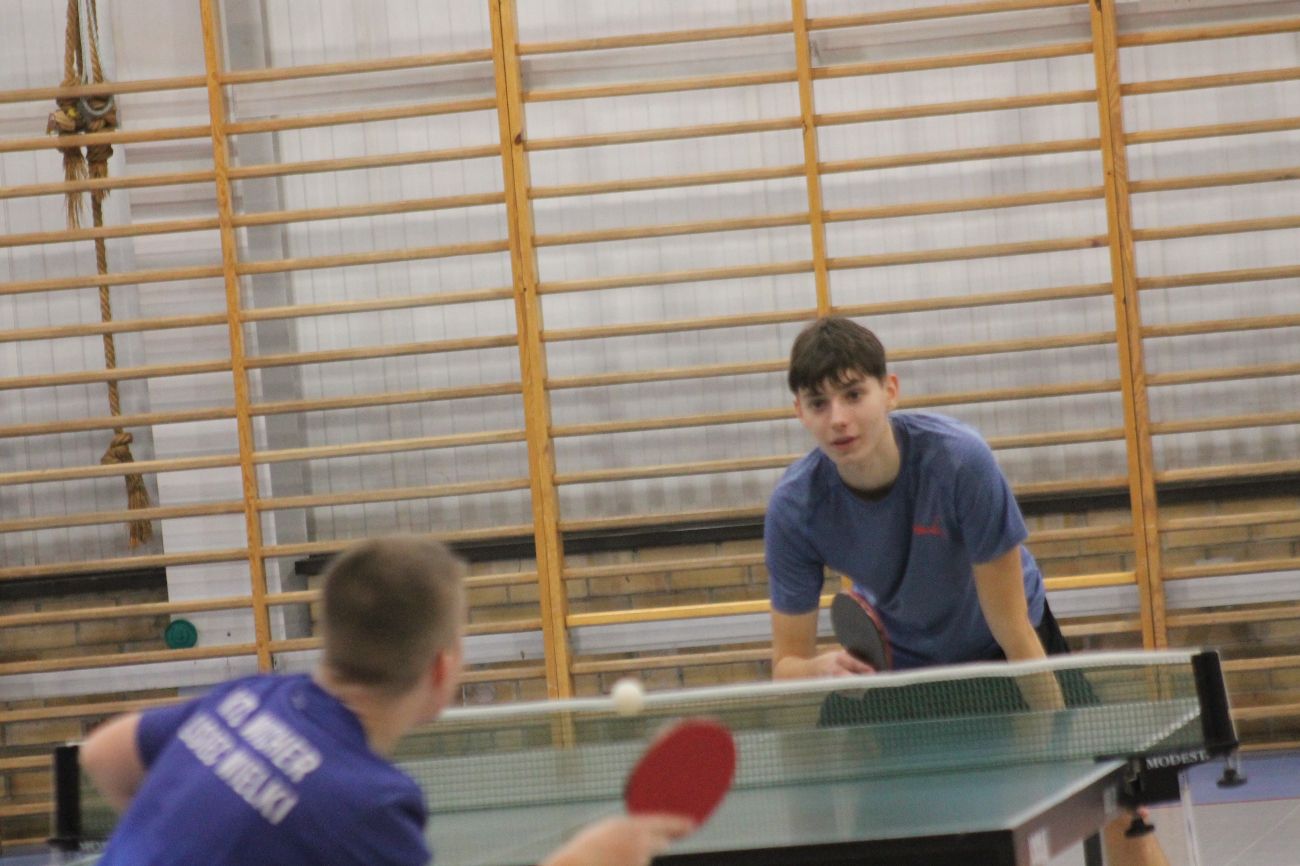 Mikołaj przy tenisowym stole