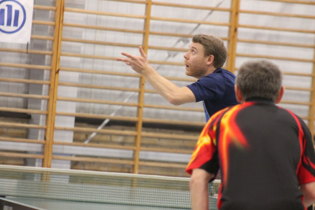 Mikołaj przy tenisowym stole