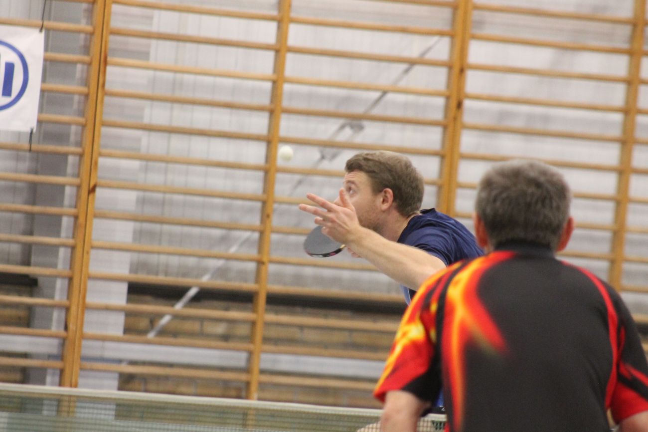 Mikołaj przy tenisowym stole