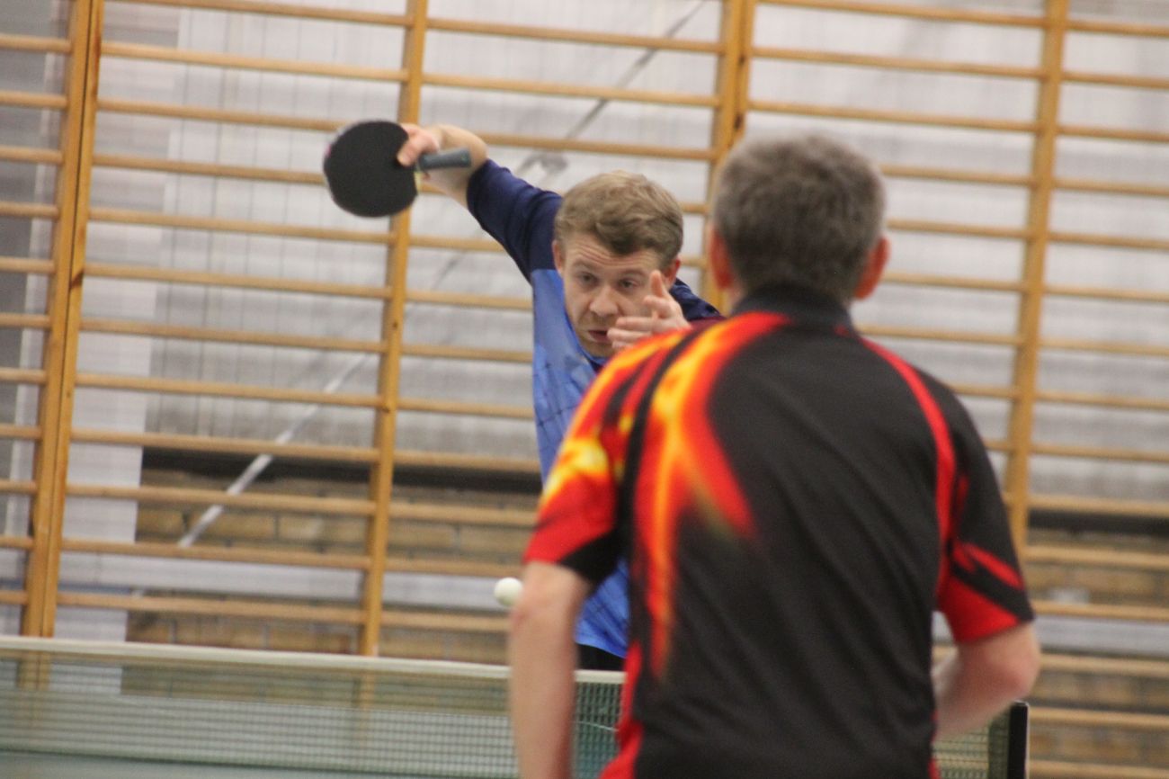 Mikołaj przy tenisowym stole