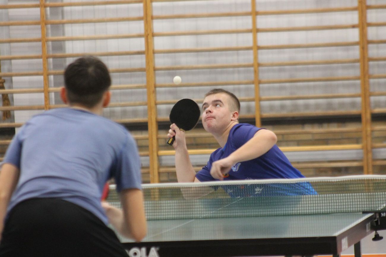 Mikołaj przy tenisowym stole