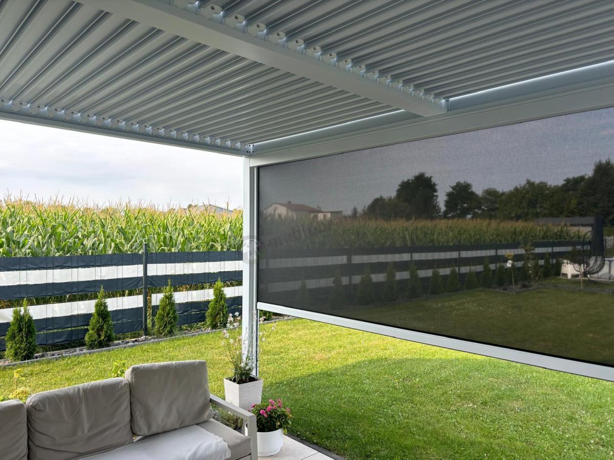 Pergola tarasowa z zasłonami – jak stworzyć przytulną strefę relaksu na tarasie?