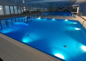 Mniej ludzi w tym roku odwiedziło pływalnię. Znamy koszty