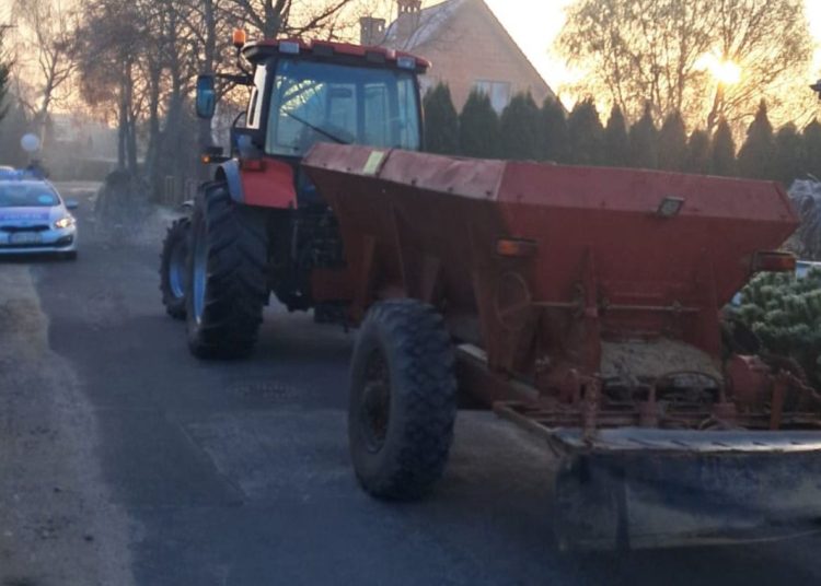 W okolicy: Pijany jechał ciągnikiem. Zatrzymał go inny kierowca