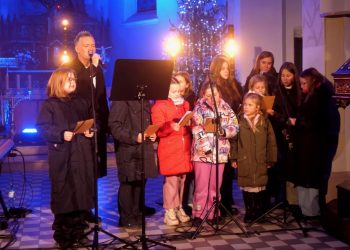 Zaśpiewali z Krzysztofem Antkowiakiem. Zobacz i posłuchaj