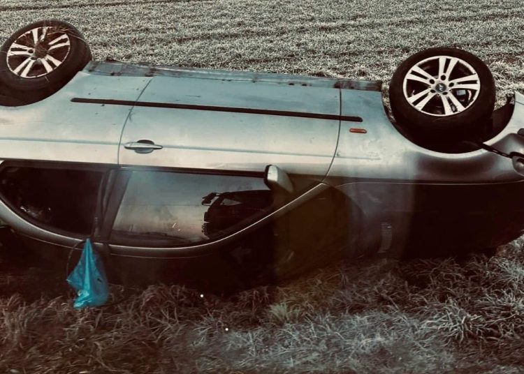 Samochód dachował w Słupcy