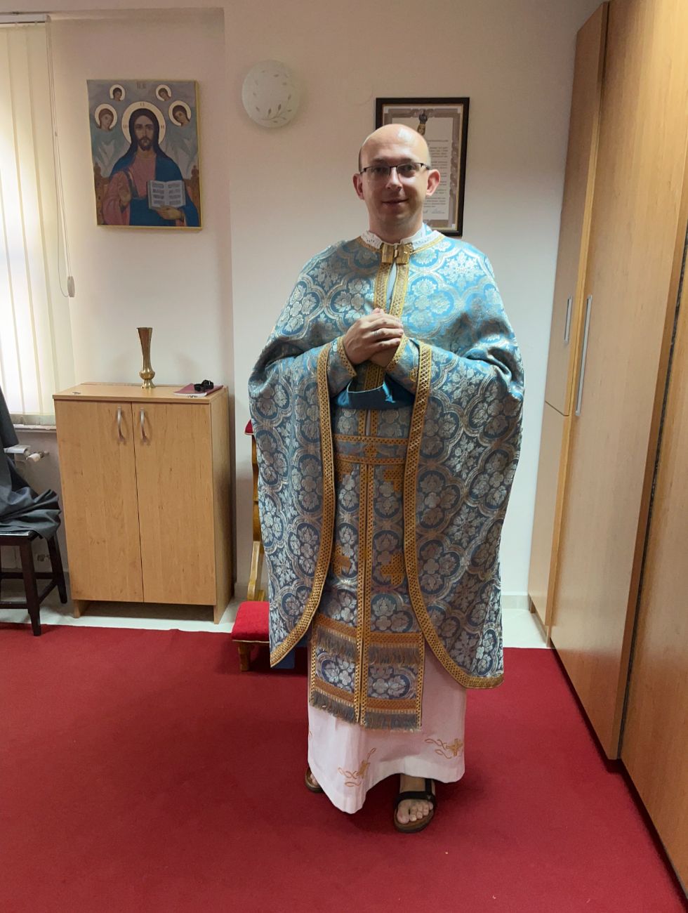 Całkowicie zmienił swe życie. Oto historia ojca Karola