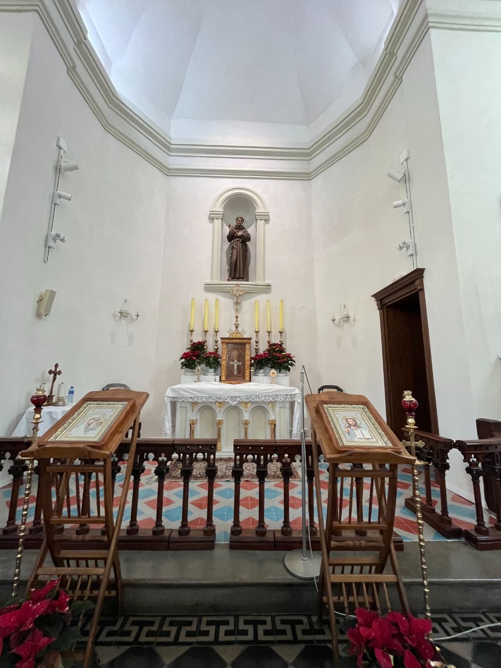 Całkowicie zmienił swe życie. Oto historia ojca Karola