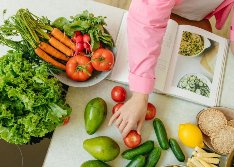 Żaden obiad nie jest kompletny bez surówki! Dlaczego warto ją jeść?