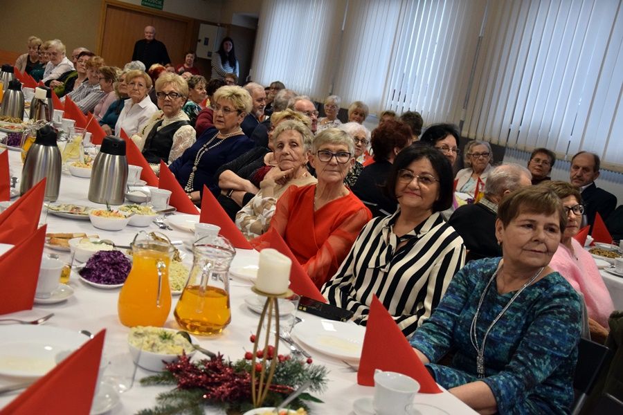 Ponad 200 osób na Wigilii ZDJĘCIA