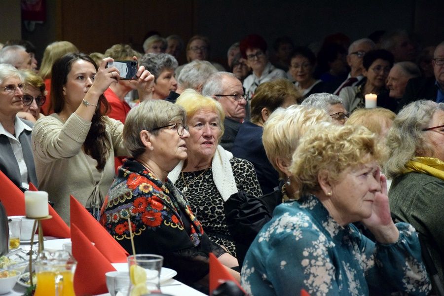 Ponad 200 osób na Wigilii ZDJĘCIA