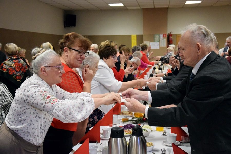 Ponad 200 osób na Wigilii ZDJĘCIA