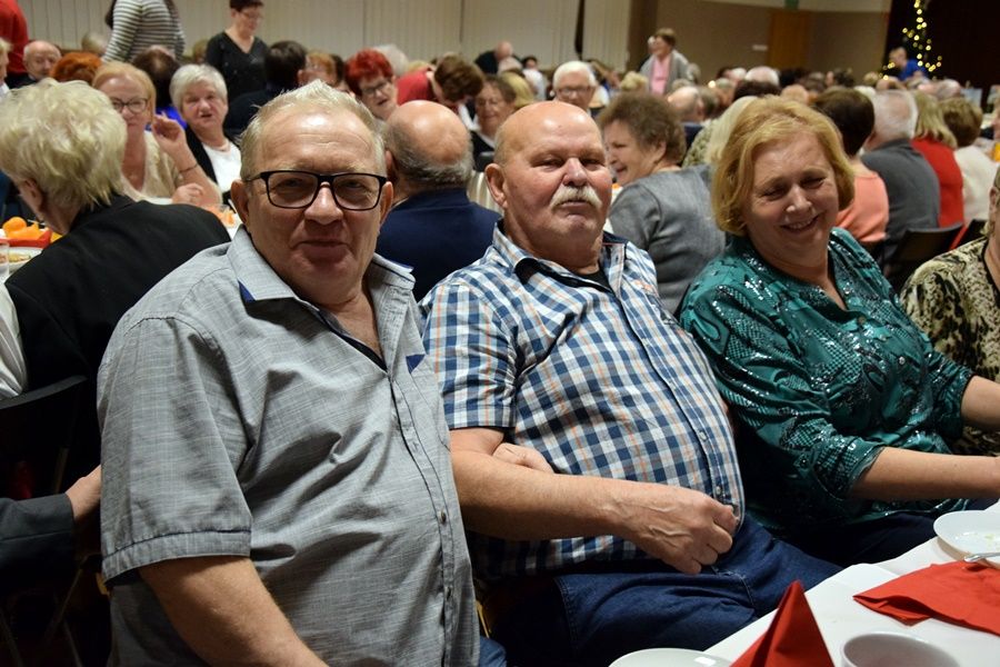 Ponad 200 osób na Wigilii ZDJĘCIA