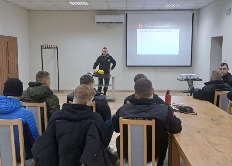 Święto spędzili na szkoleniu. Wcześniej zawyła syrena