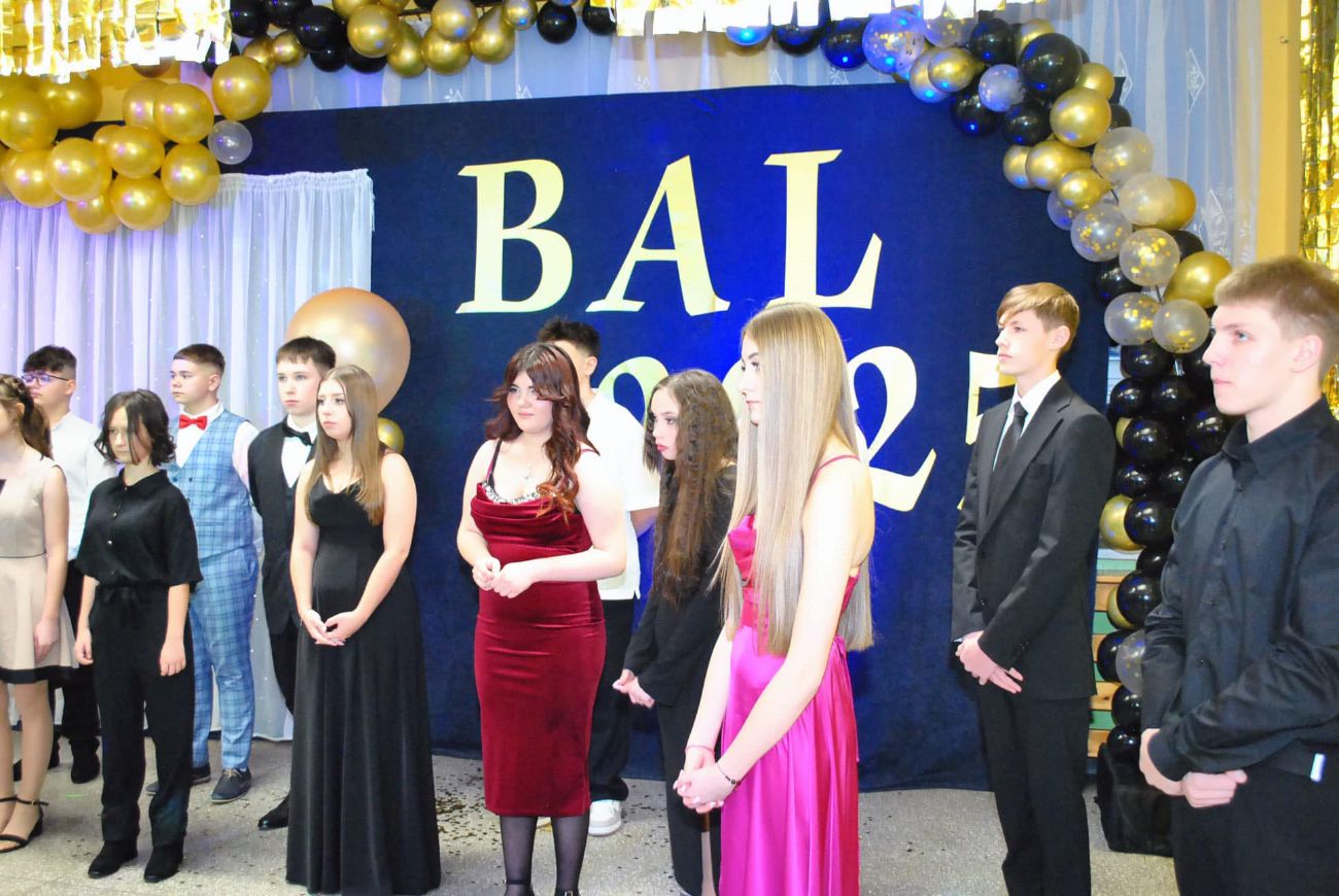 Bal VIII klasy w DRążnej