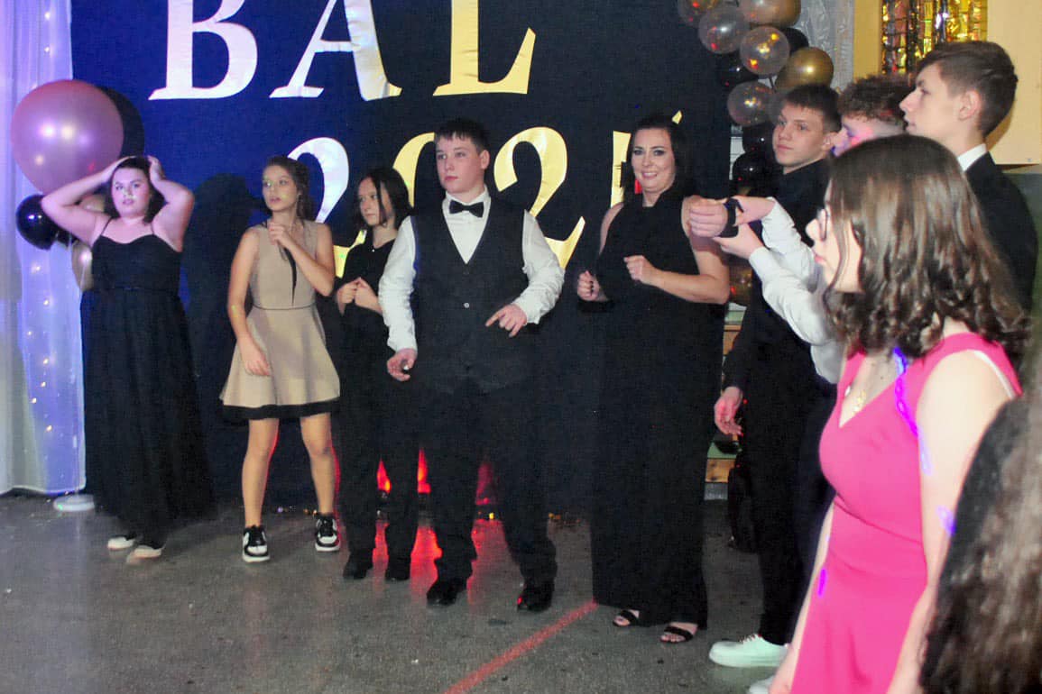 Bal VIII klasy w DRążnej