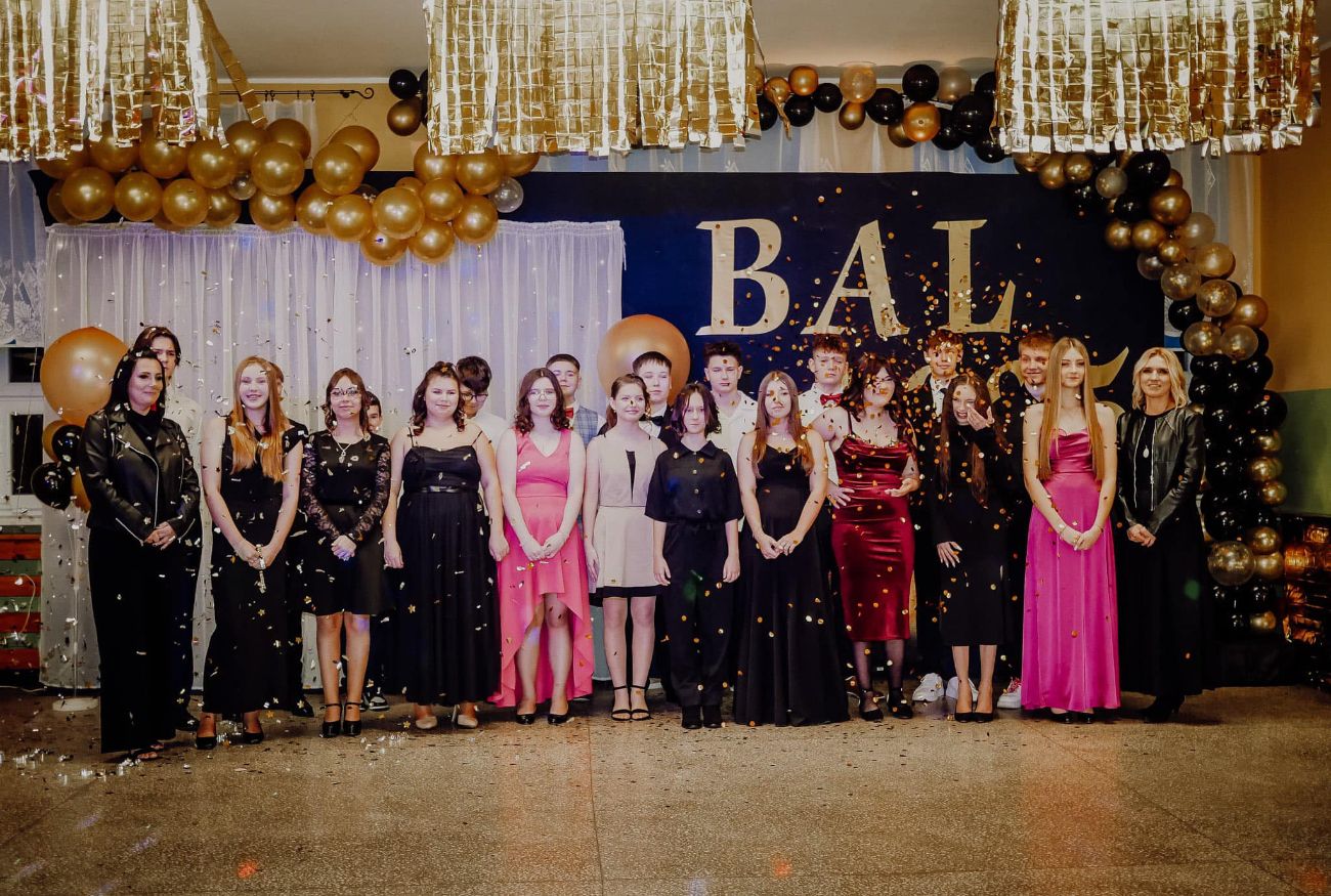 Bal VIII klasy w DRążnej