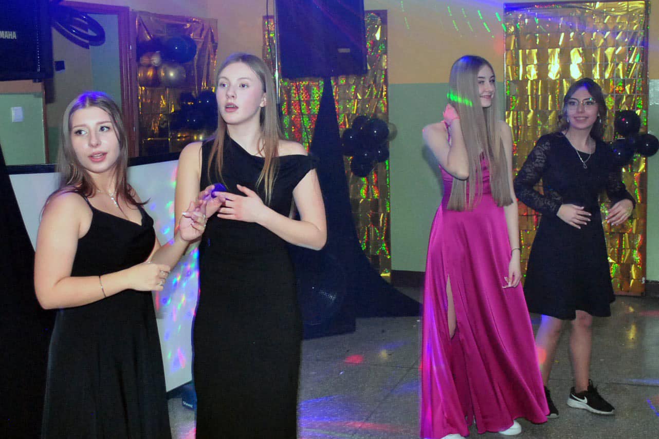 Bal VIII klasy w DRążnej