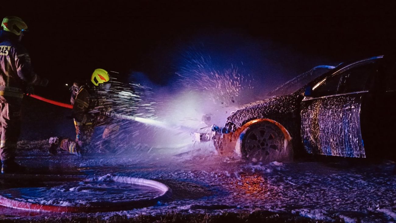 W nocy spłonęło auto