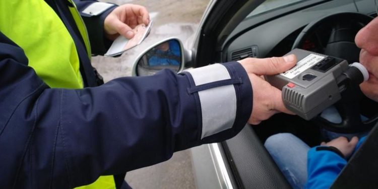 Pijany jak bela za kierownicą. Szok!