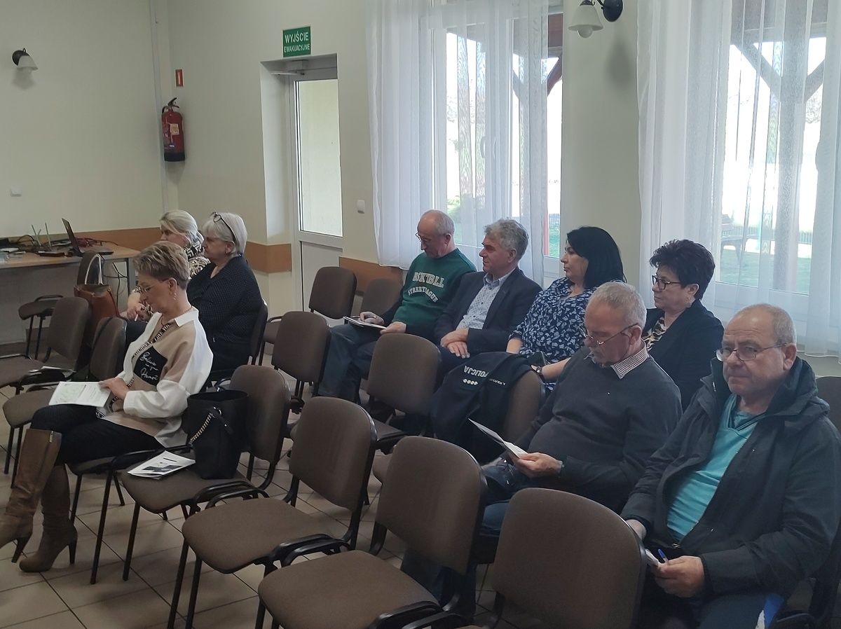 Policjanci debatowali w Ostrowitem