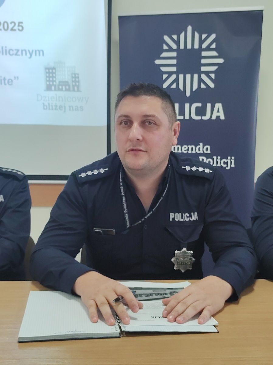Policjanci debatowali w Ostrowitem