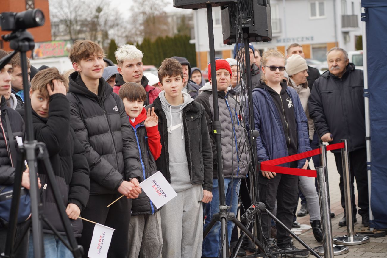Mentzen w Słupcy. Wielu ludzi przyszło na spotkanie ZDJĘCIA