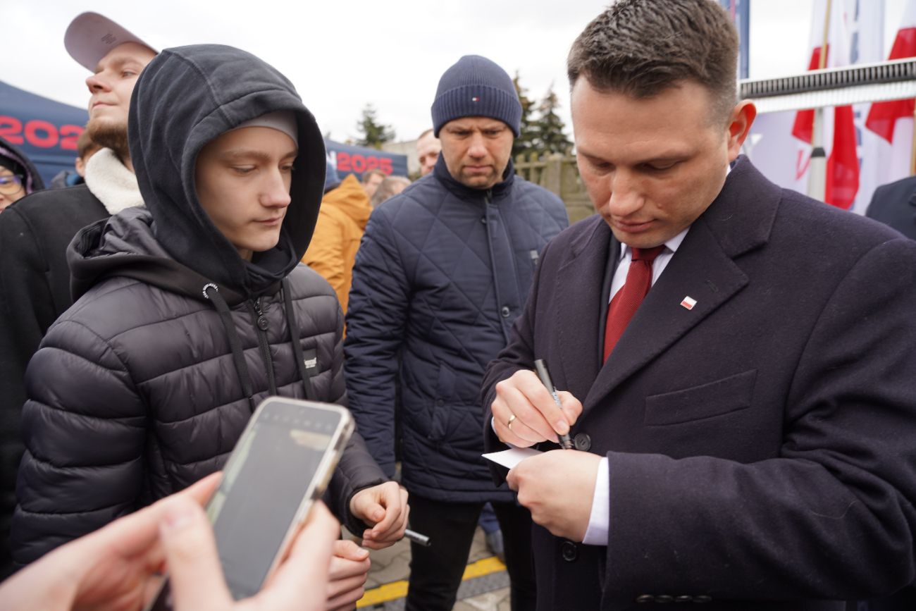 Mentzen w Słupcy. Wielu ludzi przyszło na spotkanie ZDJĘCIA