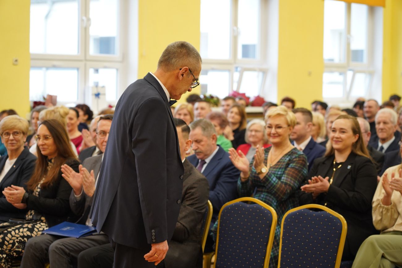 Pożegnał się ze szkołą, której 37 lat był dyrektorem