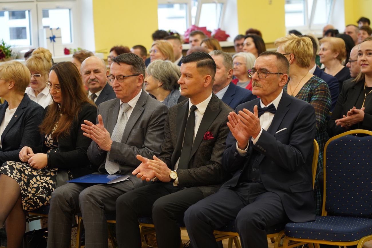 Pożegnał się ze szkołą, której 37 lat był dyrektorem