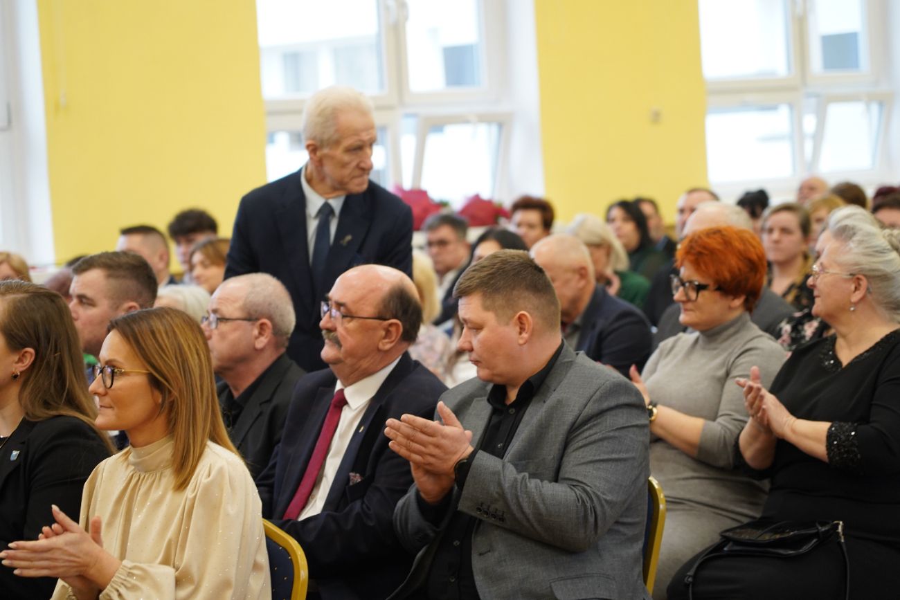 Pożegnał się ze szkołą, której 37 lat był dyrektorem