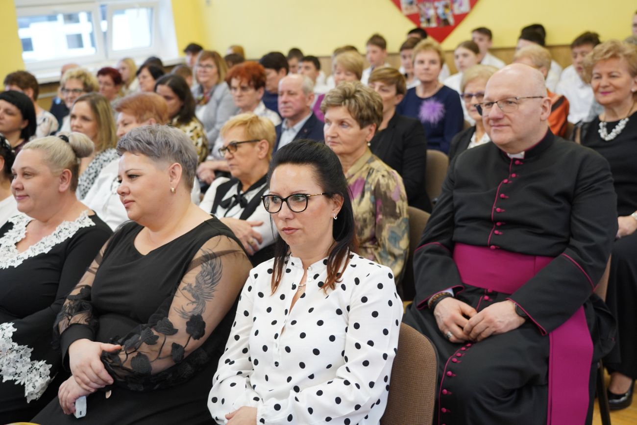 Pożegnał się ze szkołą, której 37 lat był dyrektorem