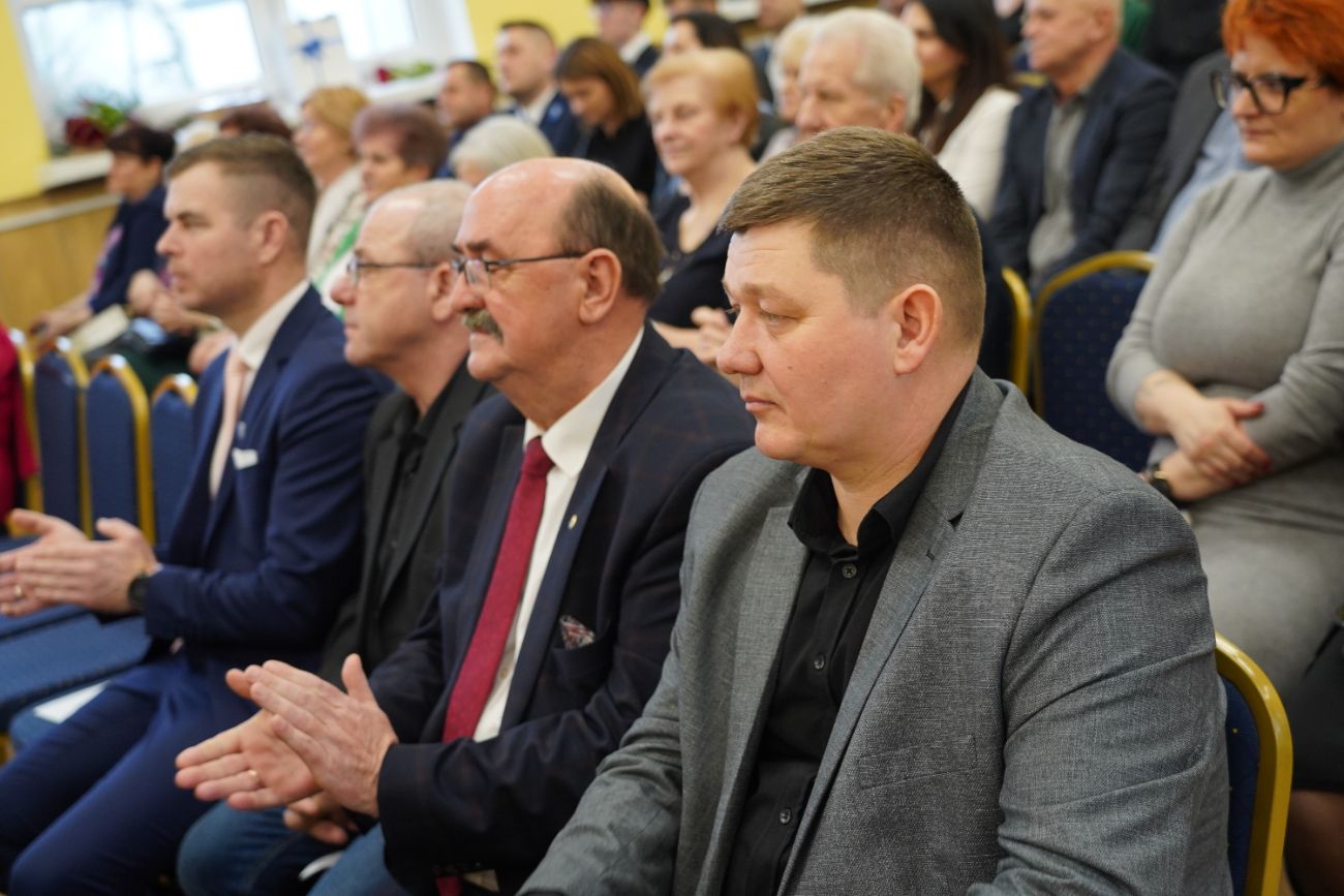 Pożegnał się ze szkołą, której 37 lat był dyrektorem