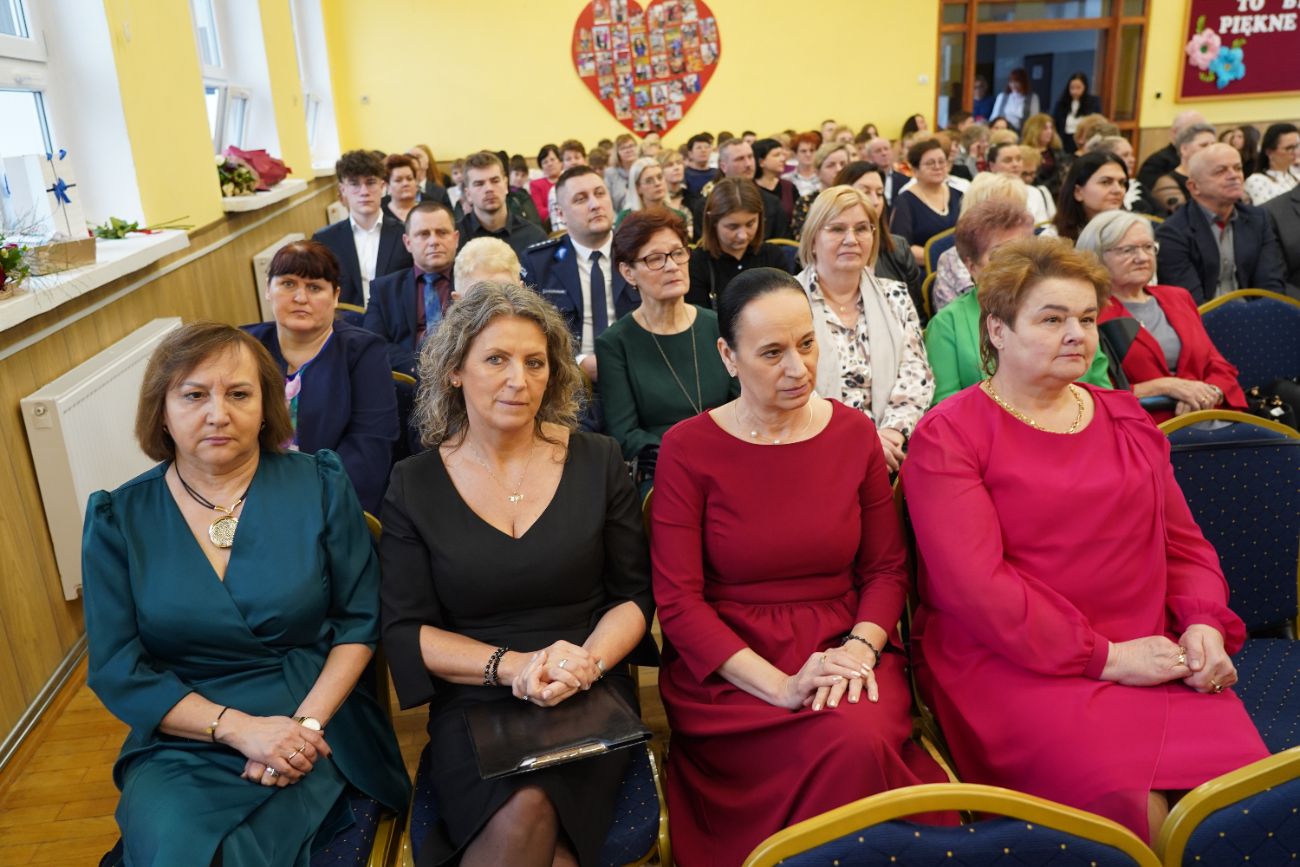 Pożegnał się ze szkołą, której 37 lat był dyrektorem