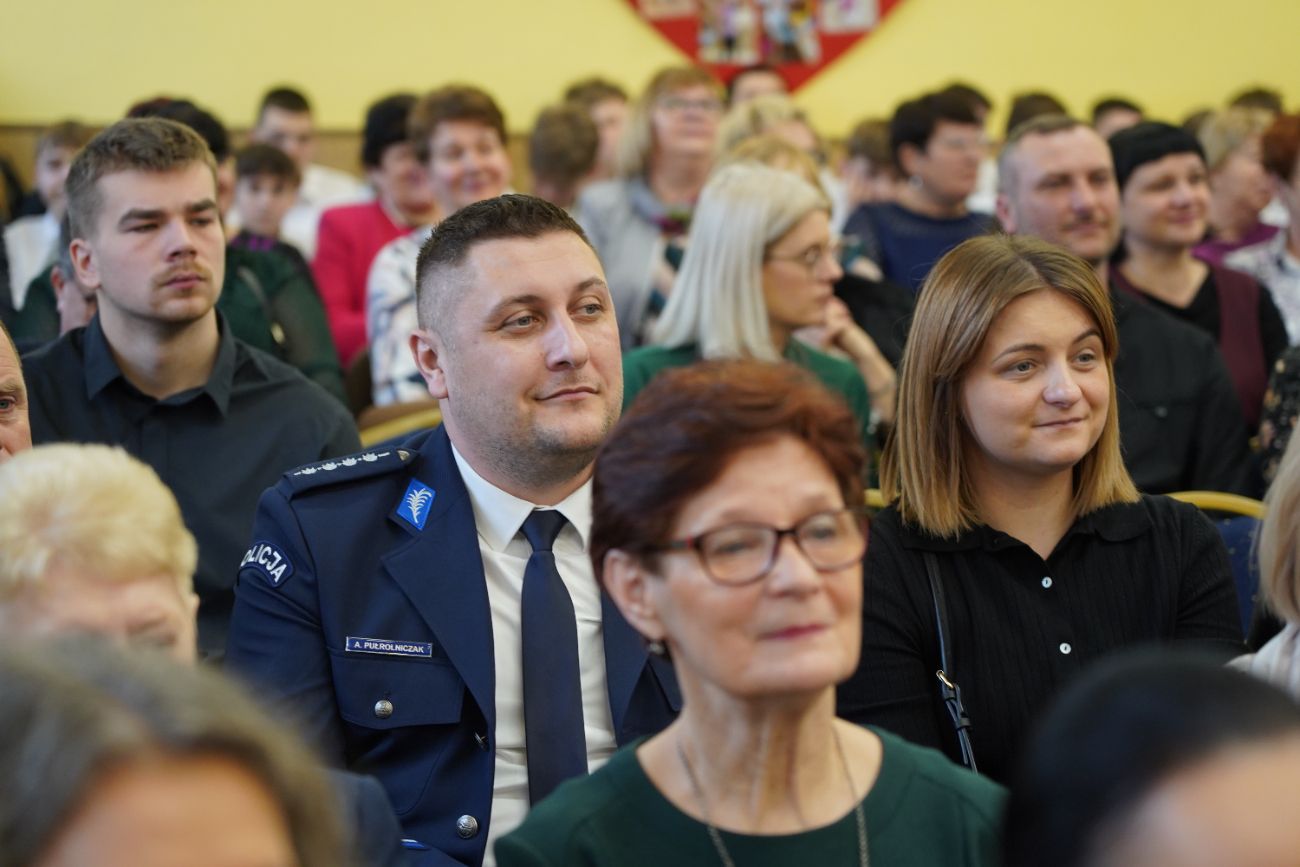 Pożegnał się ze szkołą, której 37 lat był dyrektorem