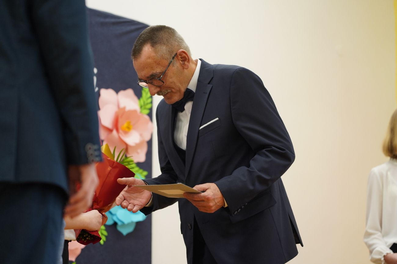 Pożegnał się ze szkołą, której 37 lat był dyrektorem