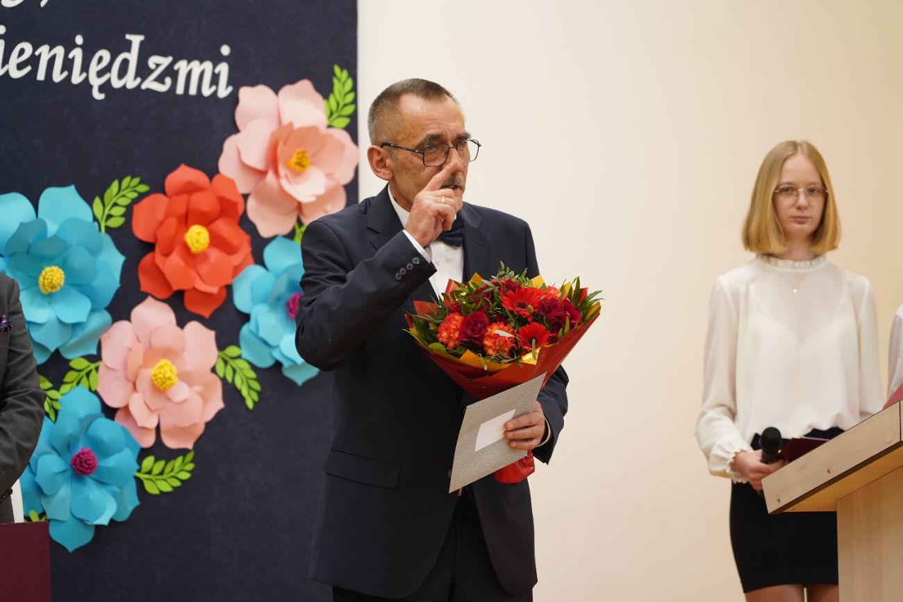 Pożegnał się ze szkołą, której 37 lat był dyrektorem