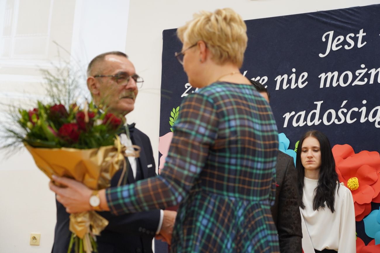 Pożegnał się ze szkołą, której 37 lat był dyrektorem