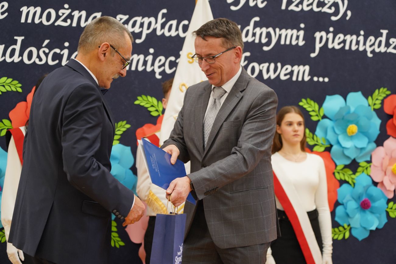 Pożegnał się ze szkołą, której 37 lat był dyrektorem