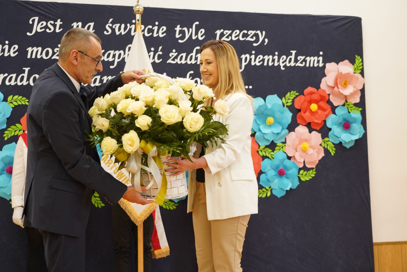 Pożegnał się ze szkołą, której 37 lat był dyrektorem