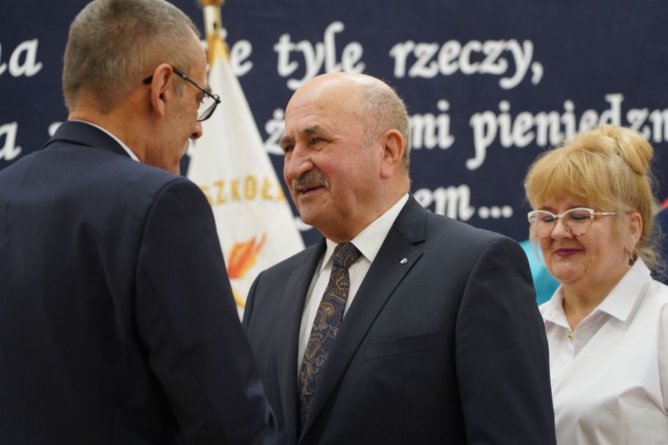 Pożegnał się ze szkołą, której 37 lat był dyrektorem