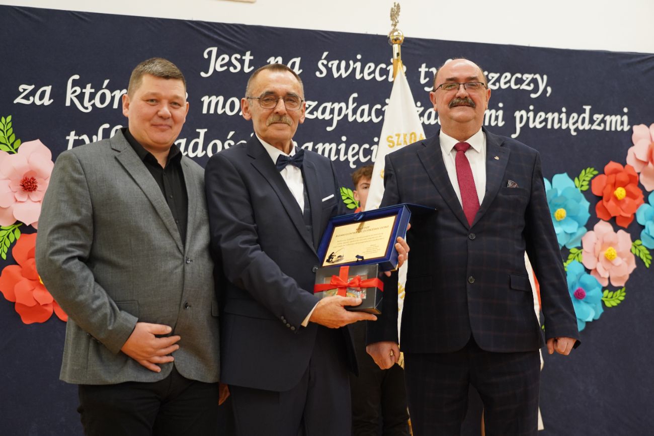 Pożegnał się ze szkołą, której 37 lat był dyrektorem