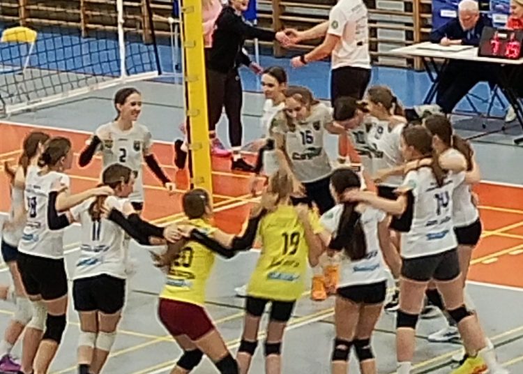 Wykorzystały atut własnej hali