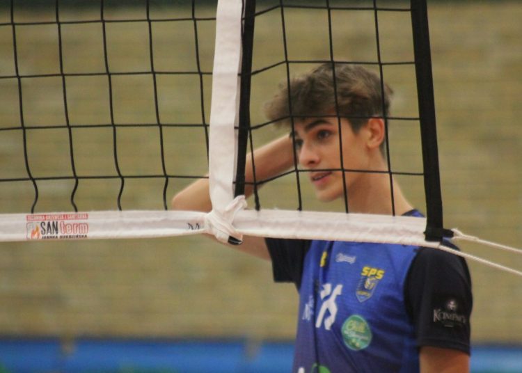 Sparingi, mecze ligowe, sport szkolny