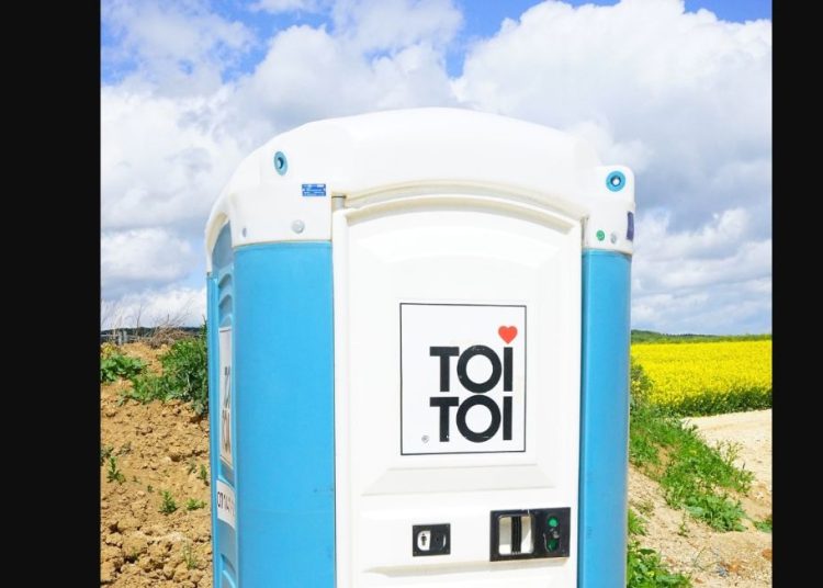 Załatwiają swoje potrzeby gdzie popadnie. Potrzebne toalety