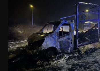 Samochód stanął w ogniu. Całkowicie spłonął