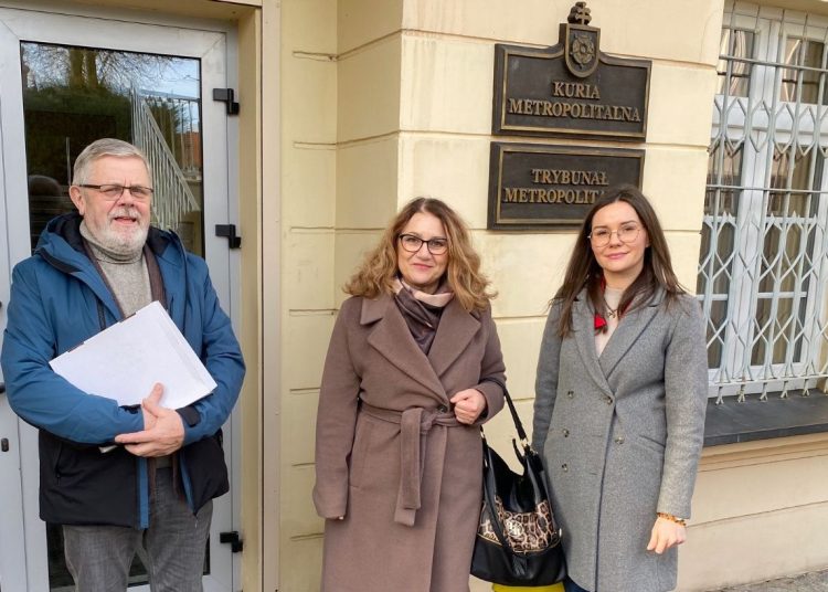 Ponad rok czekają na odpowiedź z kurii