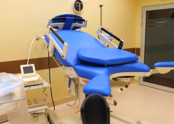 Porody ze znieczuleniem. Miały być, a nie ma