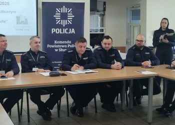Policjanci debatowali w Ostrowitem